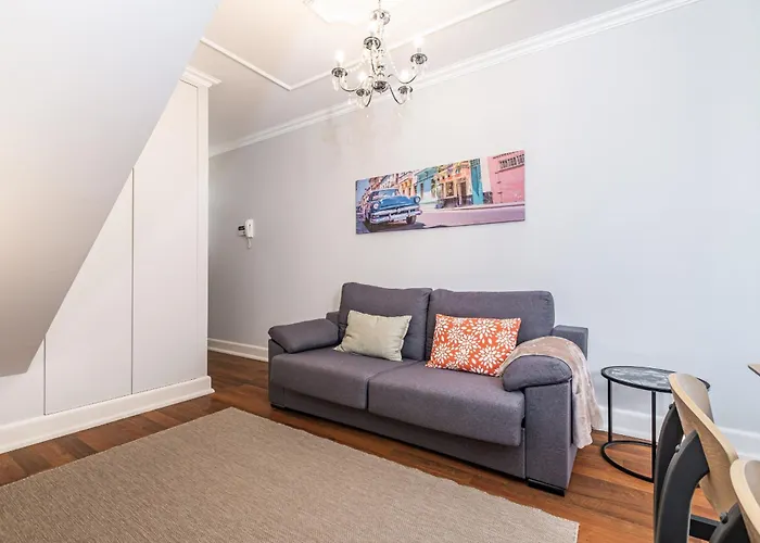 Hillside - By Wehost * 丰沙尔