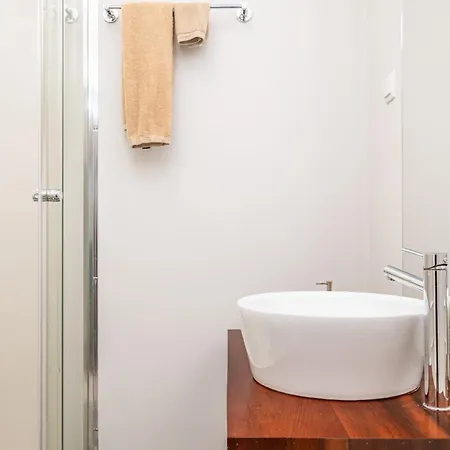 Hillside - By Wehost * 푼샬